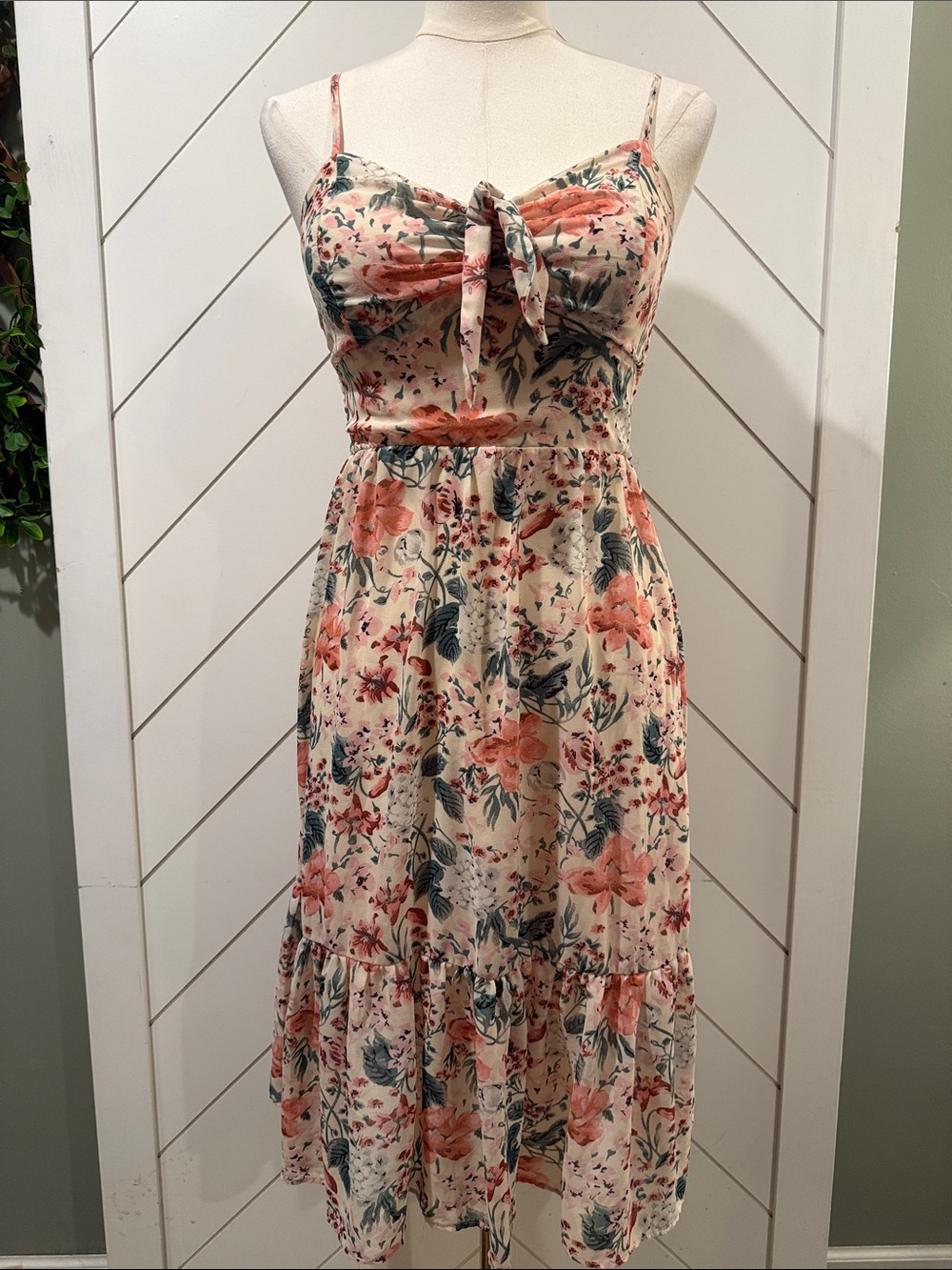 Wildflower Romance Midi Dress - Picture 4 of 11